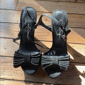 Bow sandals
